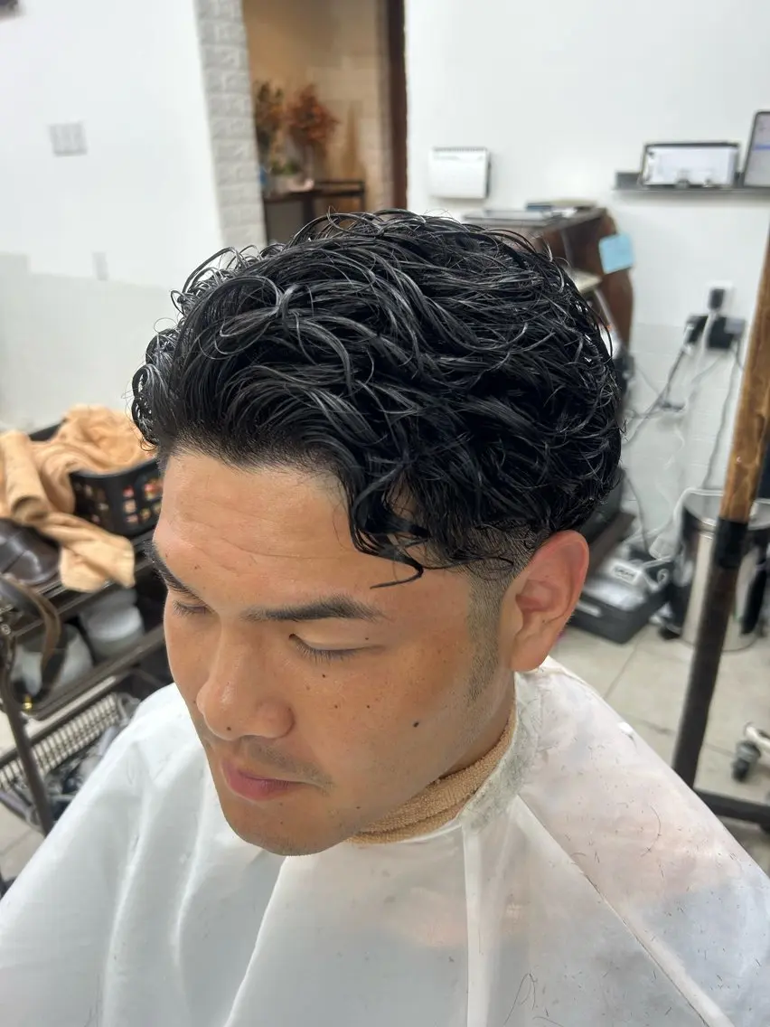 パーマ メンズ 最高級エクステ /羽エクステ白石宇由のヘアスタイル
