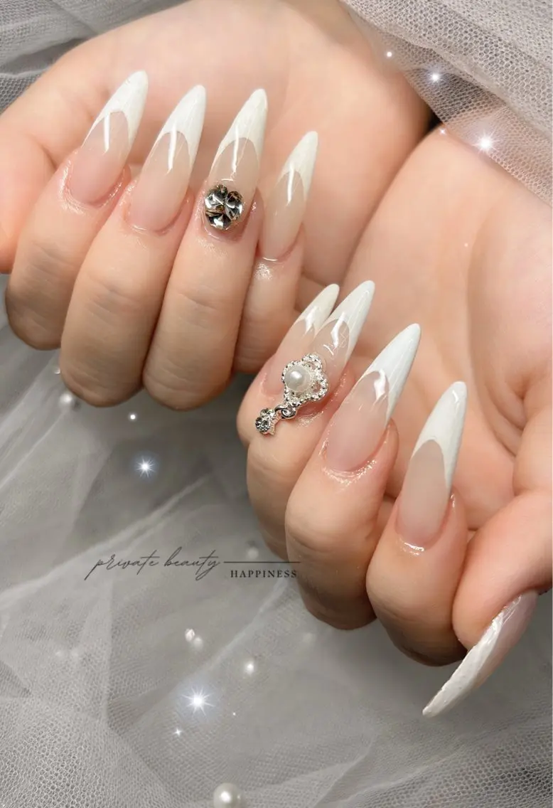 ネイル フレンチネイル 韓国ネイル ロングネイル 持ち込み シンプルネイル ハンドネイル happiness nailのネイルデザイン