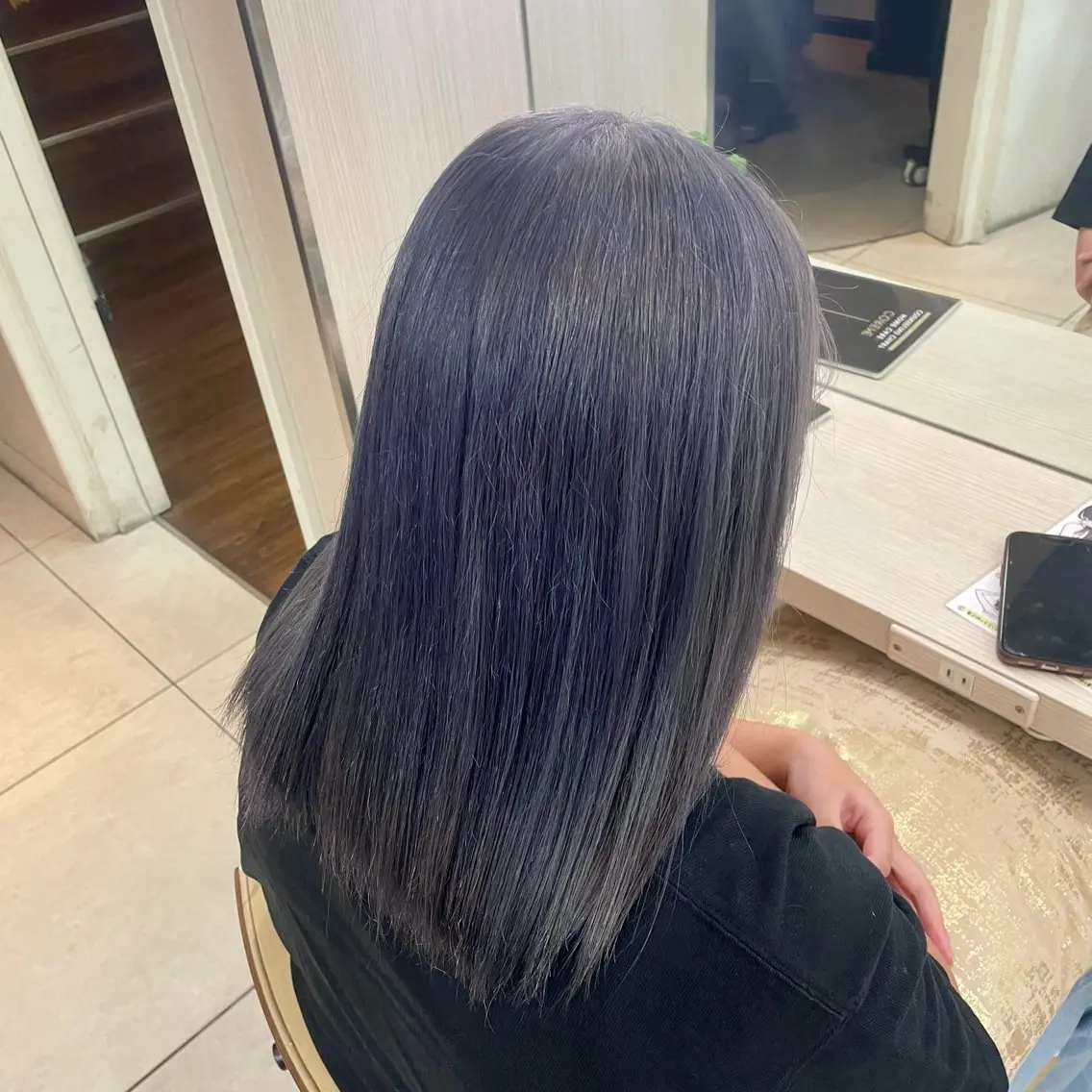ミディアム カラー ブリーチ シルバー ヘアカラー 横浜パーマ🌐ボブ✨ 暖色カラーもえかのヘアスタイル