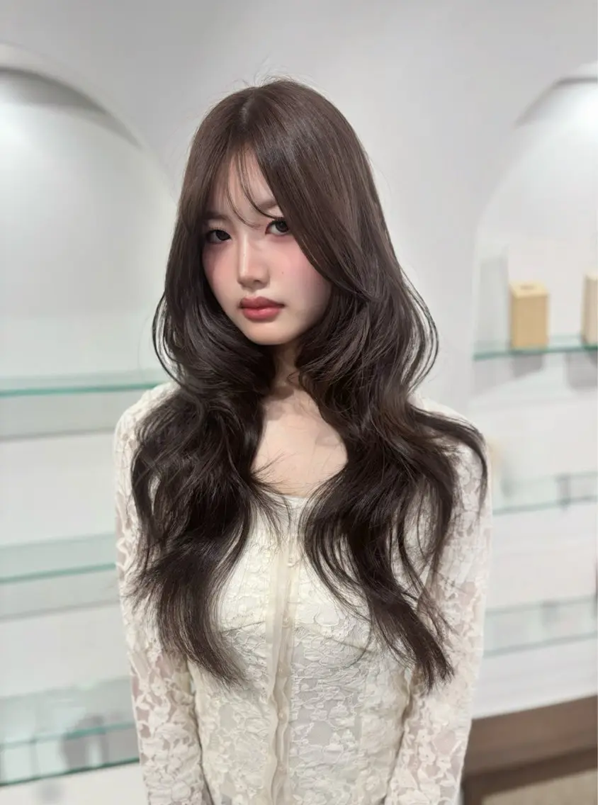 ロング 韓国風ヘア レイヤーカット ロング 似合わせカット カット ヘアカラー トリートメント 西尾 彩那のヘアスタイル