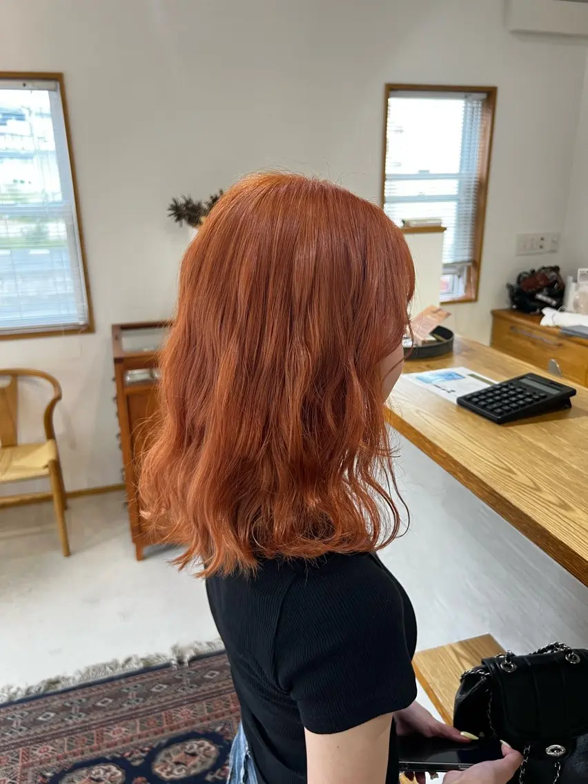 ミディアム カラー ベージュカラー ブリーチ オレンジ オレンジベージュ 浅岡 みちるのヘアスタイル