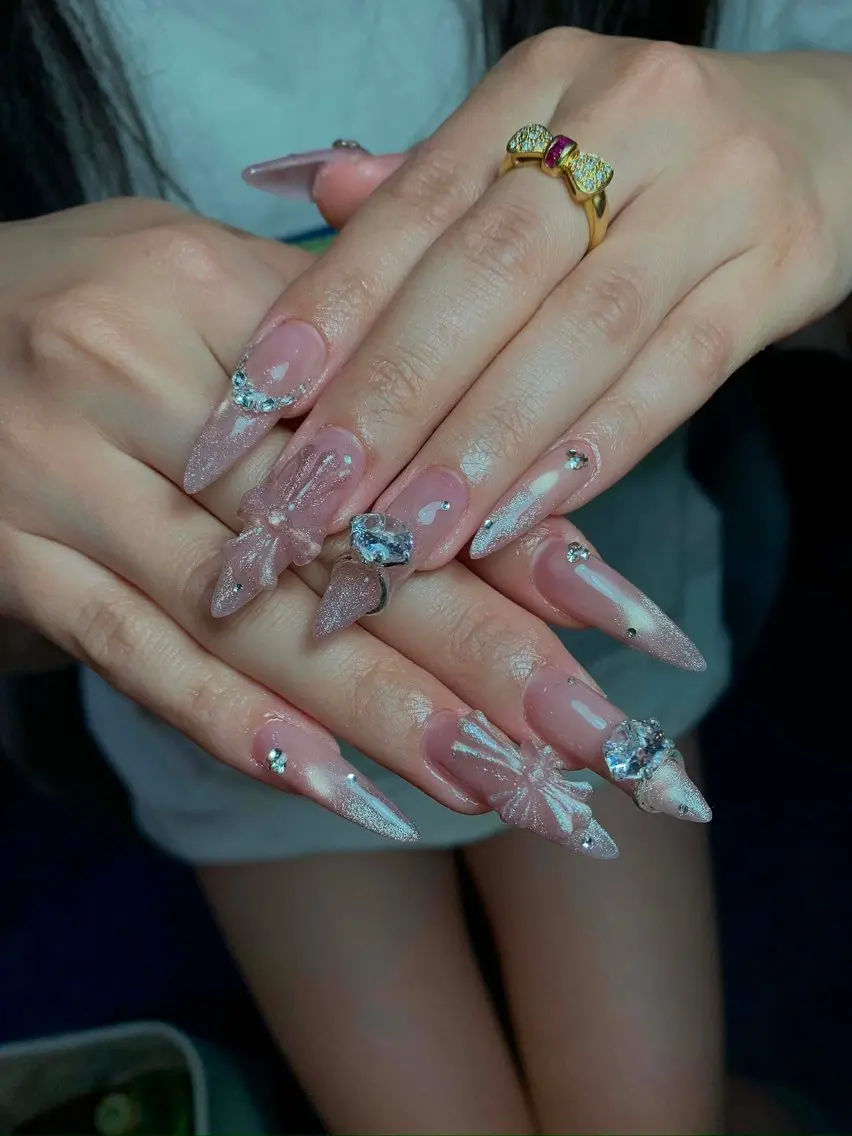 ネイル 長さ出し ガーリー キラキラネイル 韓国ネイル 水色 ハンドネイル ICE Nailsのネイルデザイン