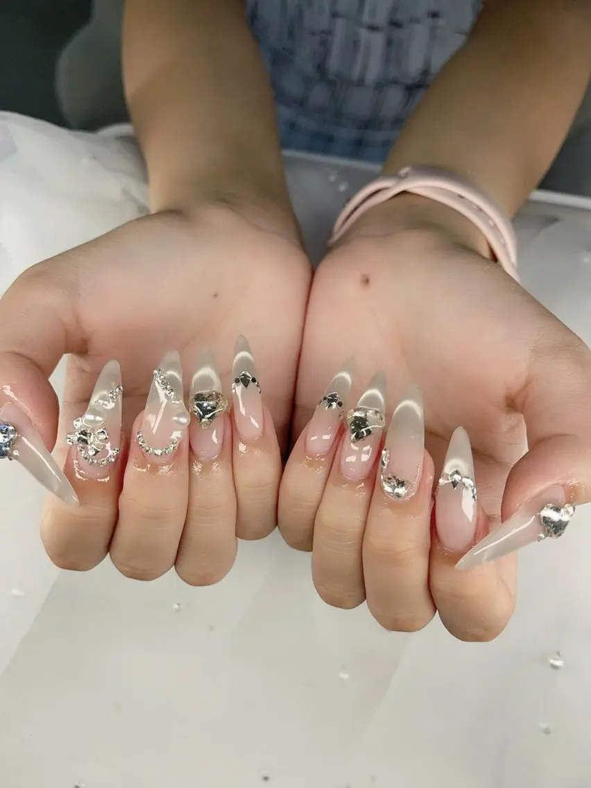 ネイル フレンチネイル キラキラネイル マグネットネイル ミラーネイル ニュアンスネイル ハンドネイル Tira Nailのネイルデザイン