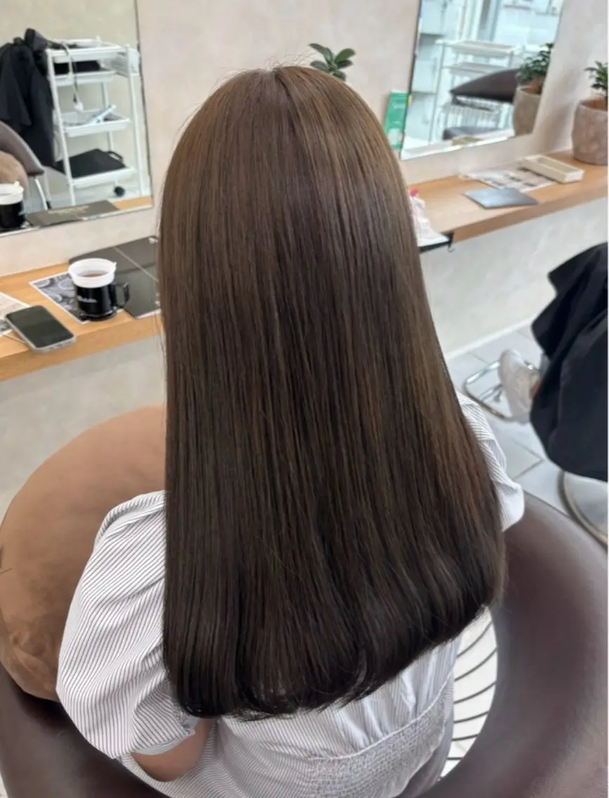ロング カラー ベージュカラー オリーブベージュ トリートメント カット ヘアカラー トリートメント ブリーチなしカラー/ 暖色カラー/艶カラーのヘアスタイル