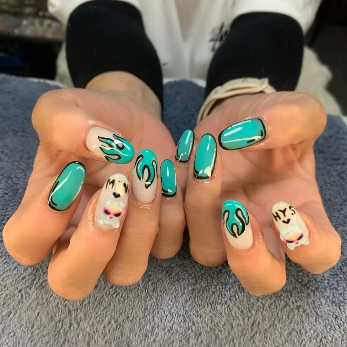 ネイル ハンドネイル フットネイル MHR nailのネイルデザイン