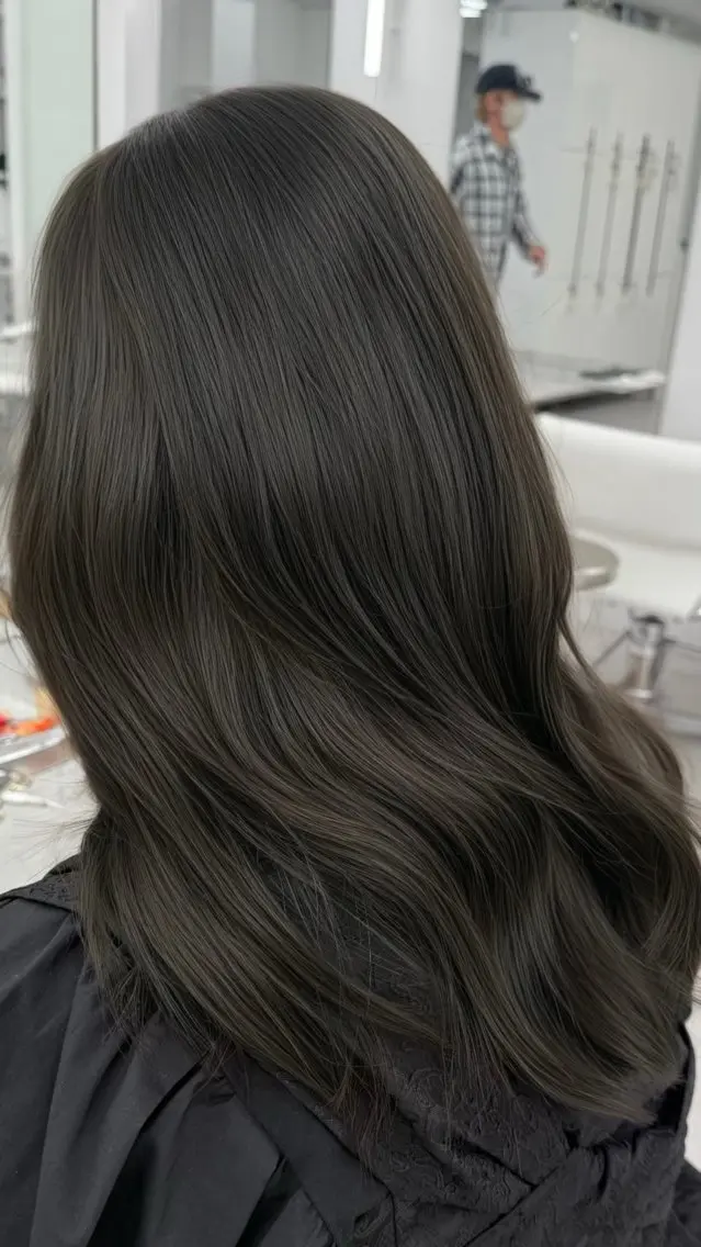 セミロング カラー 透明感カラー グレージュ カット ヘアカラー トリートメント 透明感カラー🩶 ×小顔カット難波のヘアスタイル
