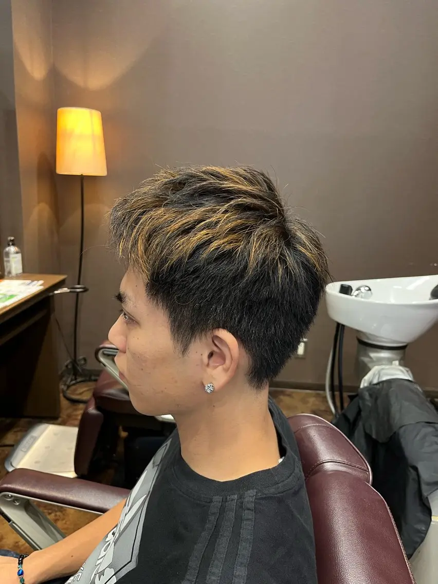 ショート メンズ メンズハイライト ハイライト 八木 凜のヘアスタイル