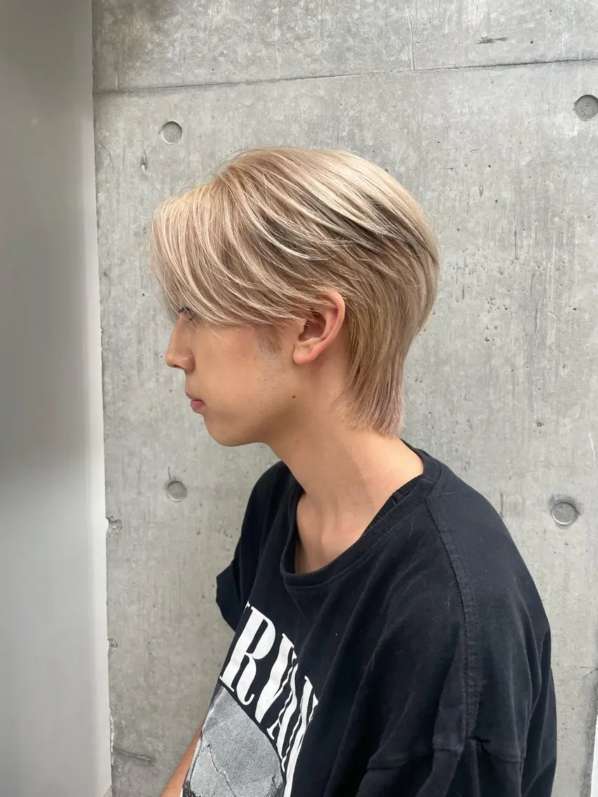 ショート ハイトーン💎 ホワイトベージュ坪谷のヘアスタイル