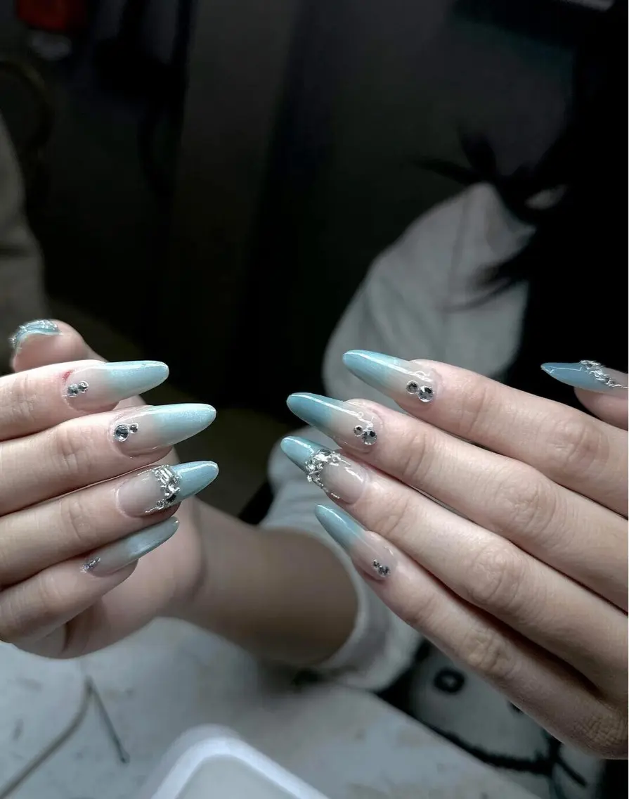 ネイル チークネイル フレンチネイル グラデーション キラキラネイル 韓国ネイル Minette nailHuongのネイルデザイン