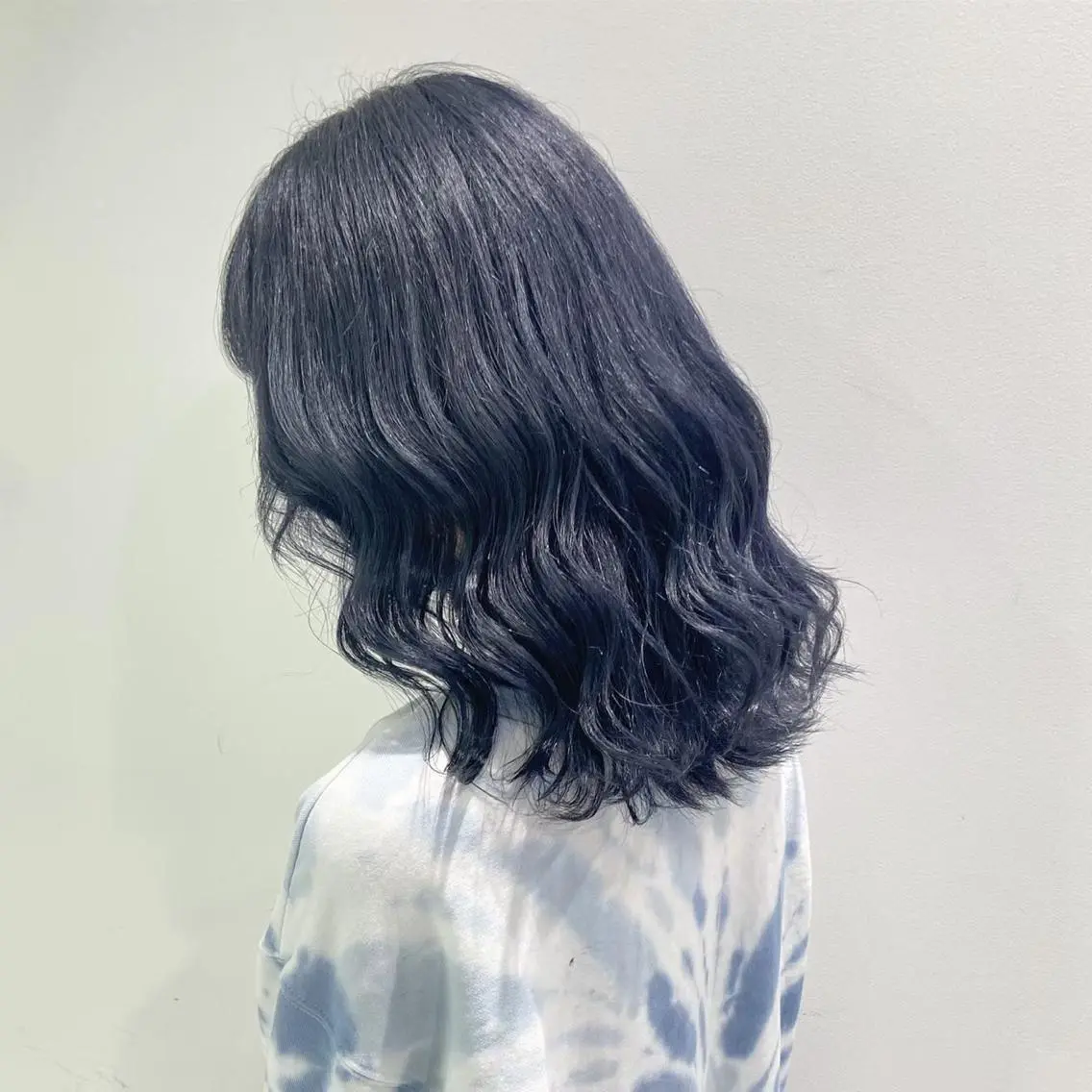 セミロング 寒色/ベージュヘア ブリーチありMiOのヘアスタイル