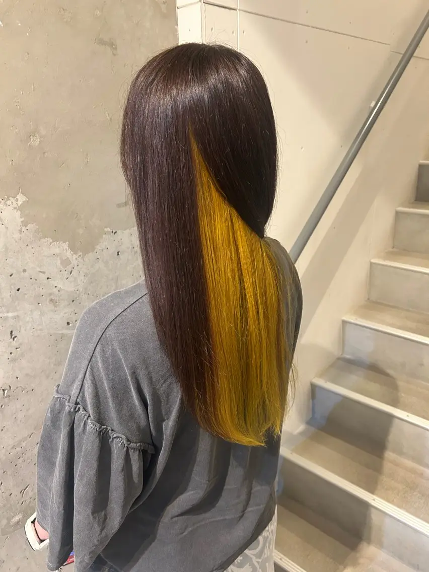 ミディアム カラー インナーカラー イエローカラー ヘアカラー トリートメント ウルフカット レイヤーカット上柿のヘアスタイル