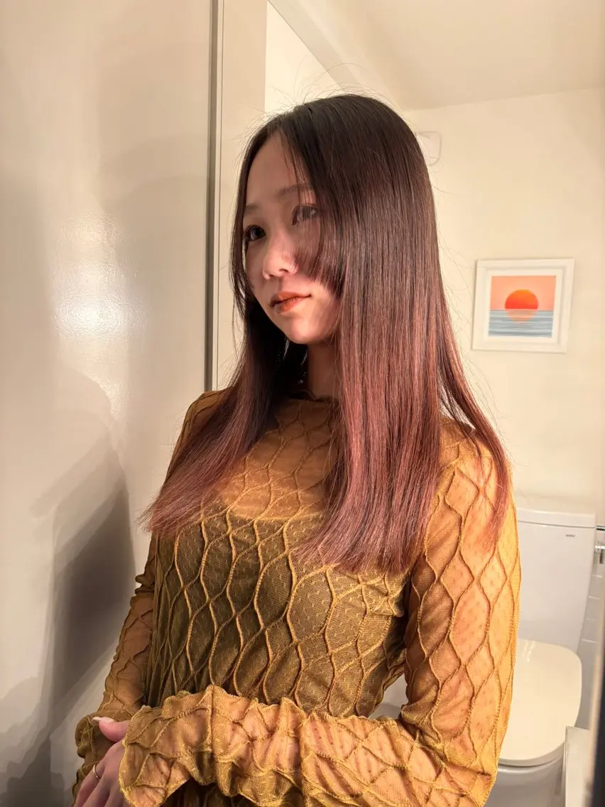 ロング 顔周りカット レイヤーカット🐩 透明感カラー モカのヘアスタイル