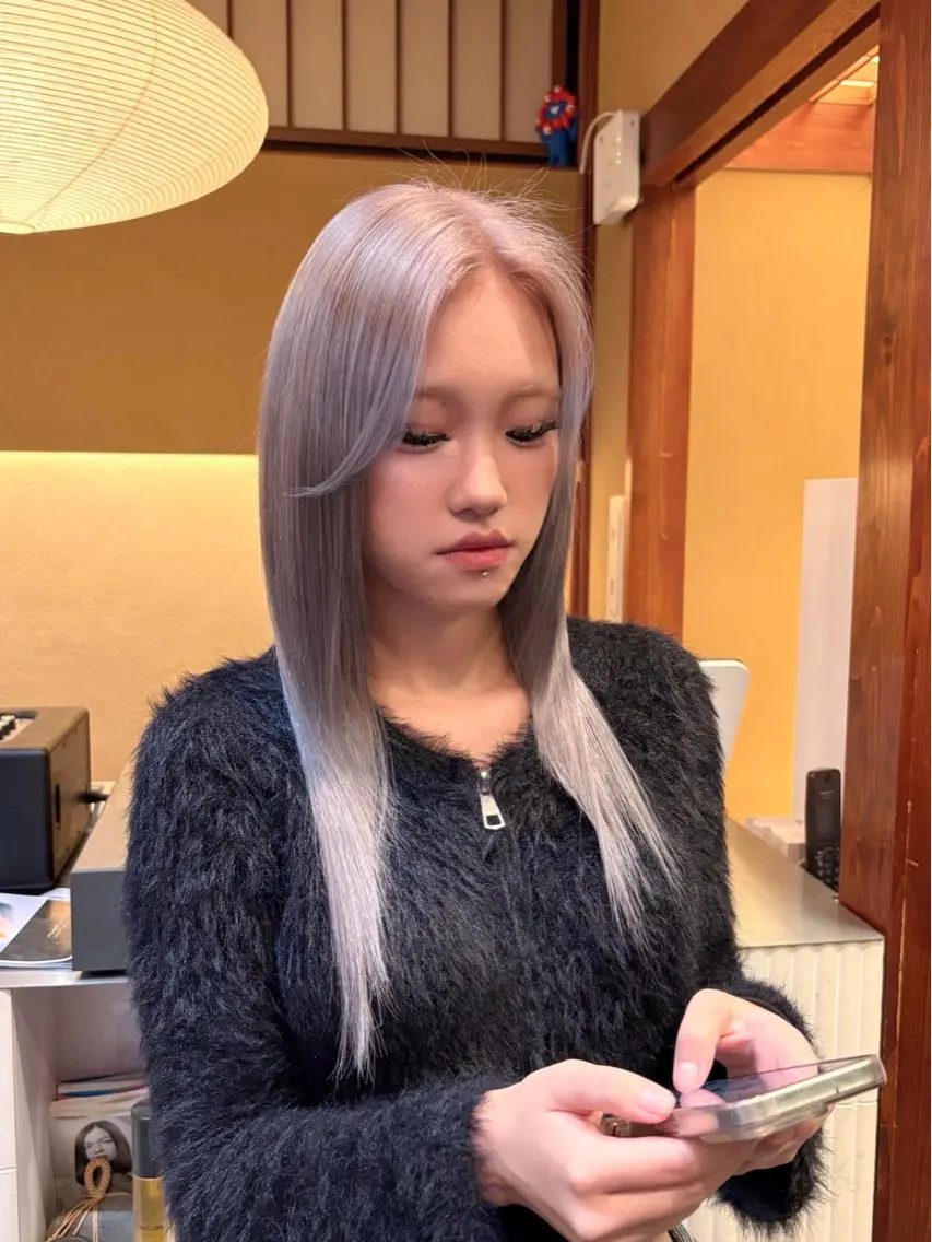 ロング カラー ブリーチ 透明感カラー ハイトーンカラー ラベンダーカラー シルバー ヘアカラー saho ⟡.·のヘアスタイル