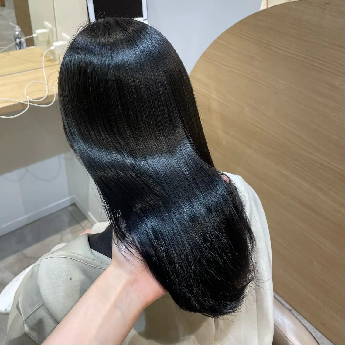 ミディアム カラー 黒髪 ブルーカラー ブルーブラック MIKU .のヘアスタイル