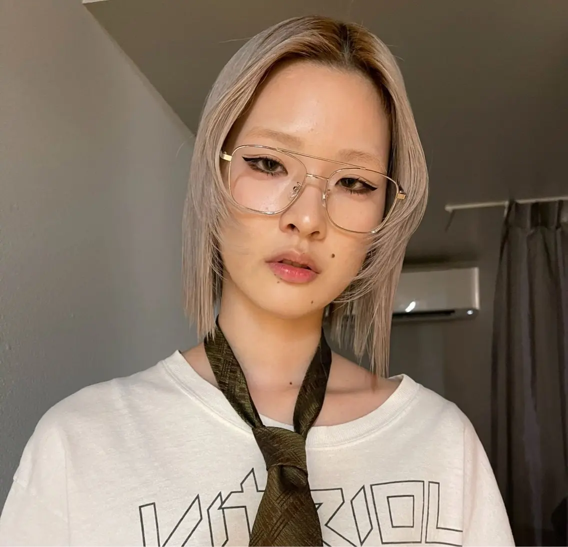 ショート カラー ベージュカラー ホワイトベージュ ボブ カット ヘアカラー まなか/大阪梅田 /レイヤーカットのヘアスタイル