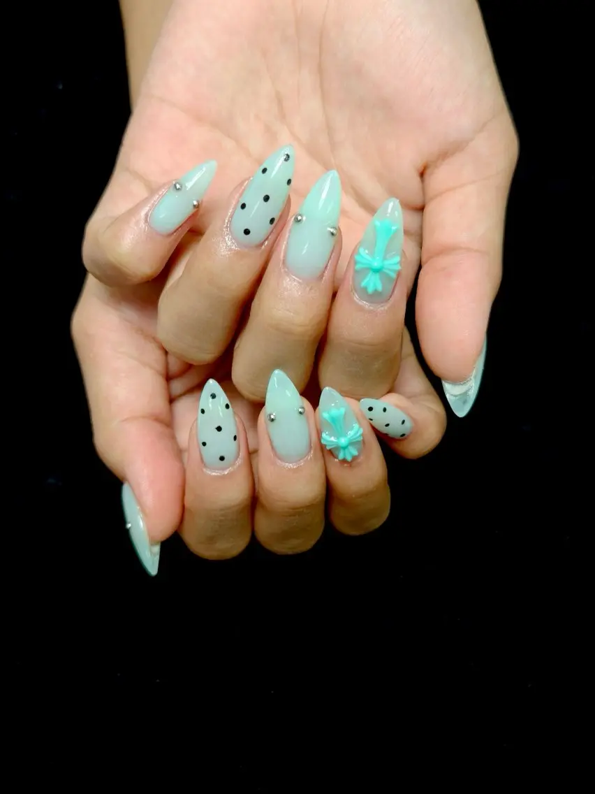 ネイル ハンドネイル ongles chicのネイルデザイン