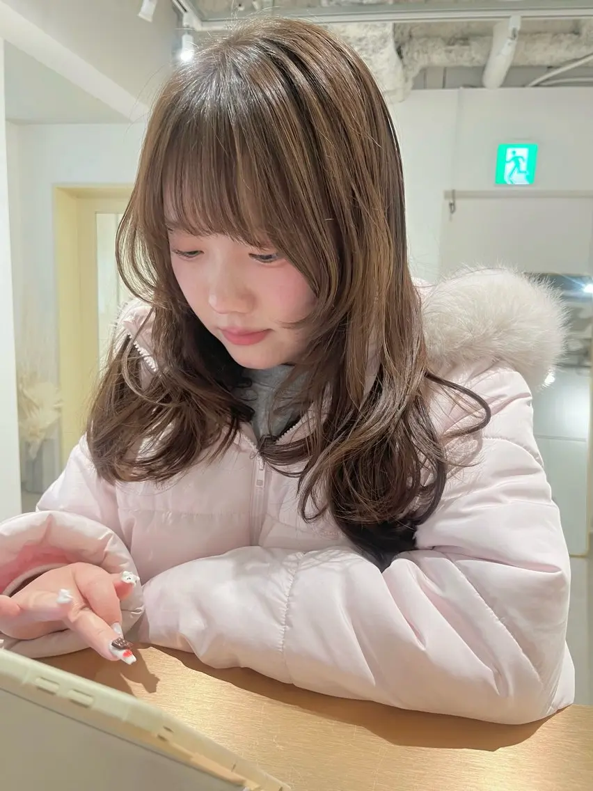セミロング レイヤーカット 箱崎 凪沙のヘアスタイル