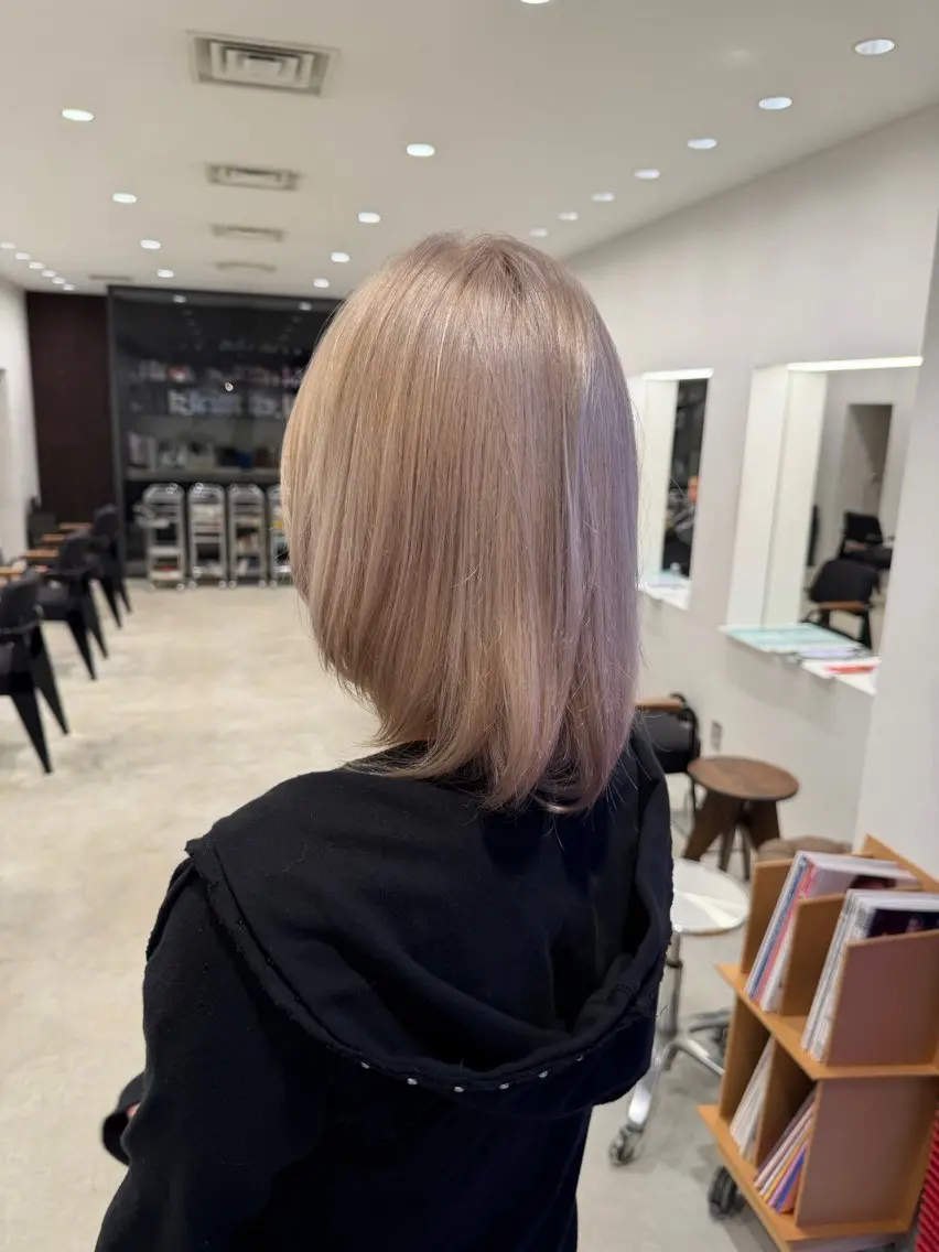 ショート カラー グレージュ 萩原 紗妃のヘアスタイル