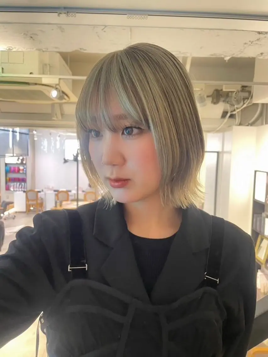 カラー ヘアカラー 🎀ボブ+ハイトーン シュカ👶🏻のヘアスタイル