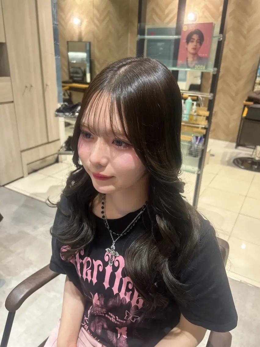 ロング 韓国風ヘア レイヤーカット カット ヘアカラー トリートメント EARTH 柿崎日菜のヘアスタイル