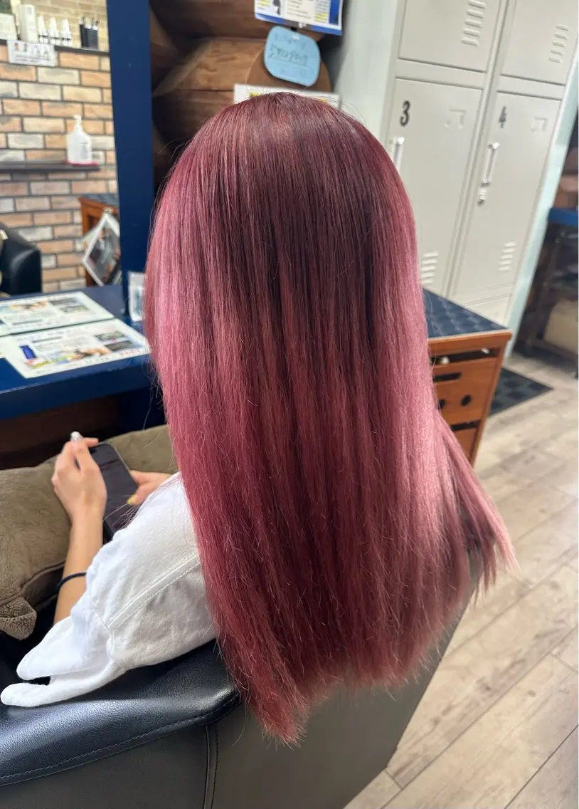 ロング カラー アッシュ ブリーチ ピンクカラー ピンクアッシュ ヘアカラー トリートメント 綿松 彩乃のヘアスタイル