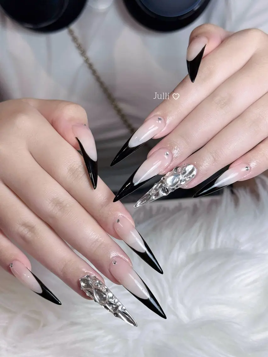 ネイル フレンチネイル ジェルネイル キラキラネイル 韓国ネイル マグネットネイル Julli NailStudioのネイルデザイン