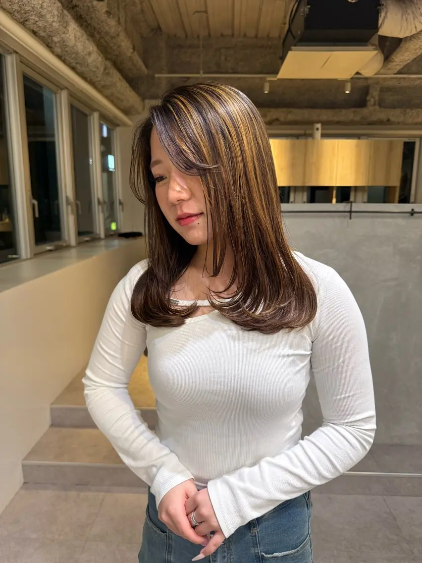 セミロング SARA 【大阪梅田】のヘアスタイル