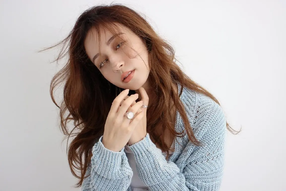 ミディアム パーマ カラー 6/8予約とれます ❤️30%Off🩷のヘアスタイル