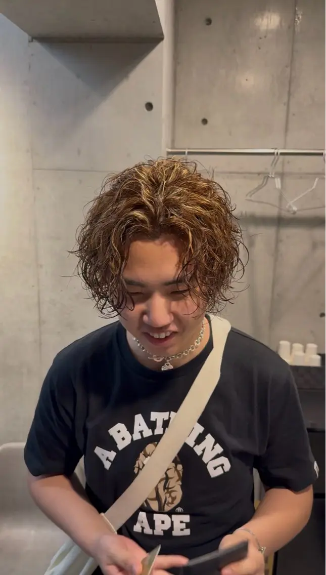 カラー パーマ メンズ メンズハイライト メンズメッシュ メンズパーマ ハイライトカラー メッシュ カット ヘアカラー パーマ 心斎橋メンズサロン リベルテグリットのヘアスタイル