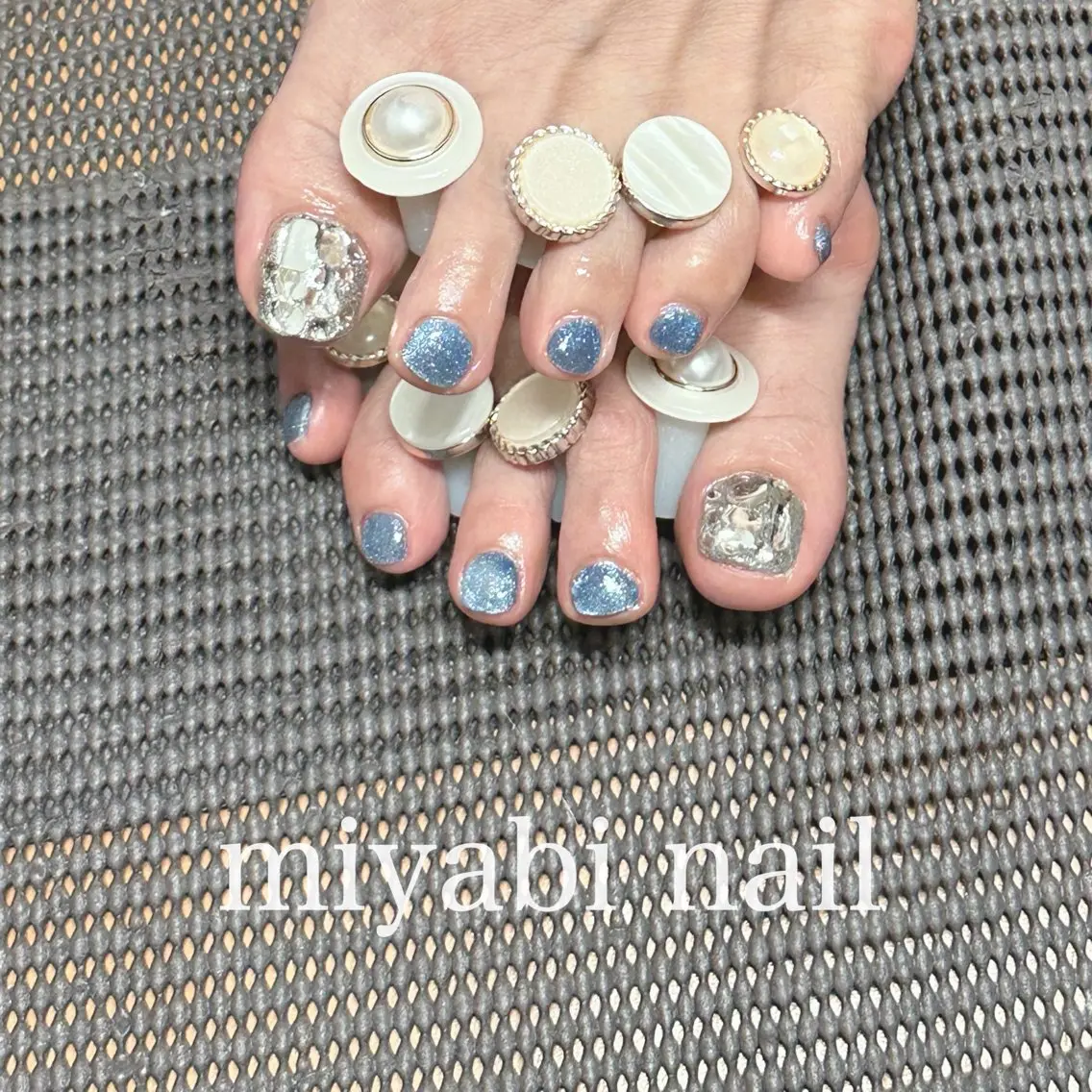 ネイル ブルー フットネイル ジェルネイル マグネットネイル 赤色 フットネイル miyabi nail 桂川駅近くのネイルデザイン