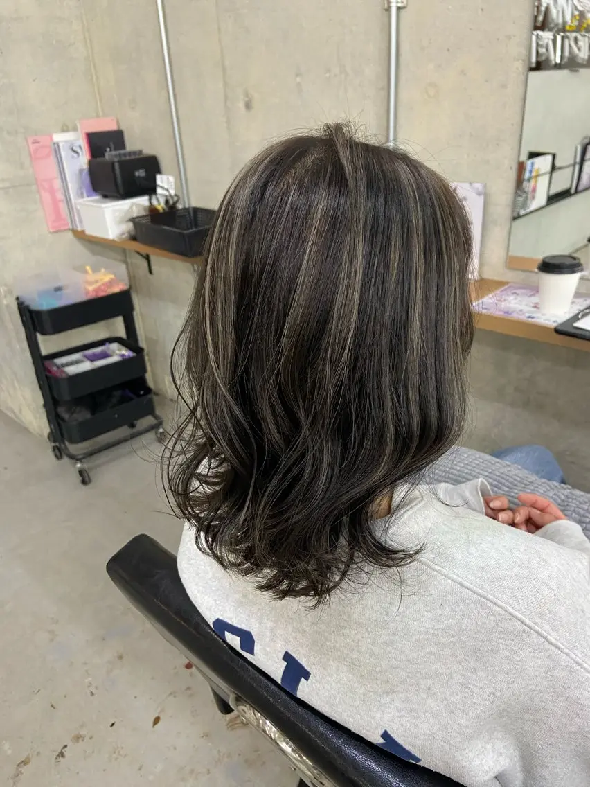 セミロング カラー ヘアカラー 安住 日花のヘアスタイル