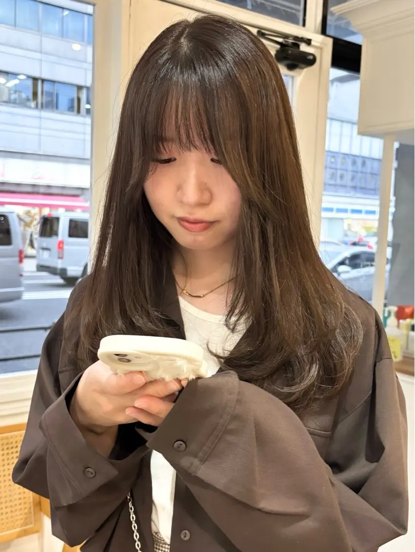 ロング カラー アッシュ ブリーチ 透明感カラー ブリーチなしカラー カット ヘアカラー ⌇ROMEO京橋店⌇ 鎌谷明星🪷のヘアスタイル