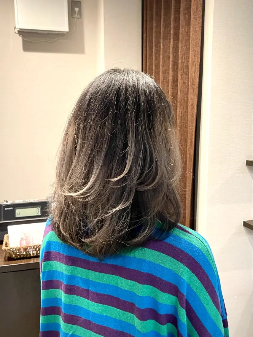 ミディアム ヘアカラー 尼丁 勇磨のヘアスタイル