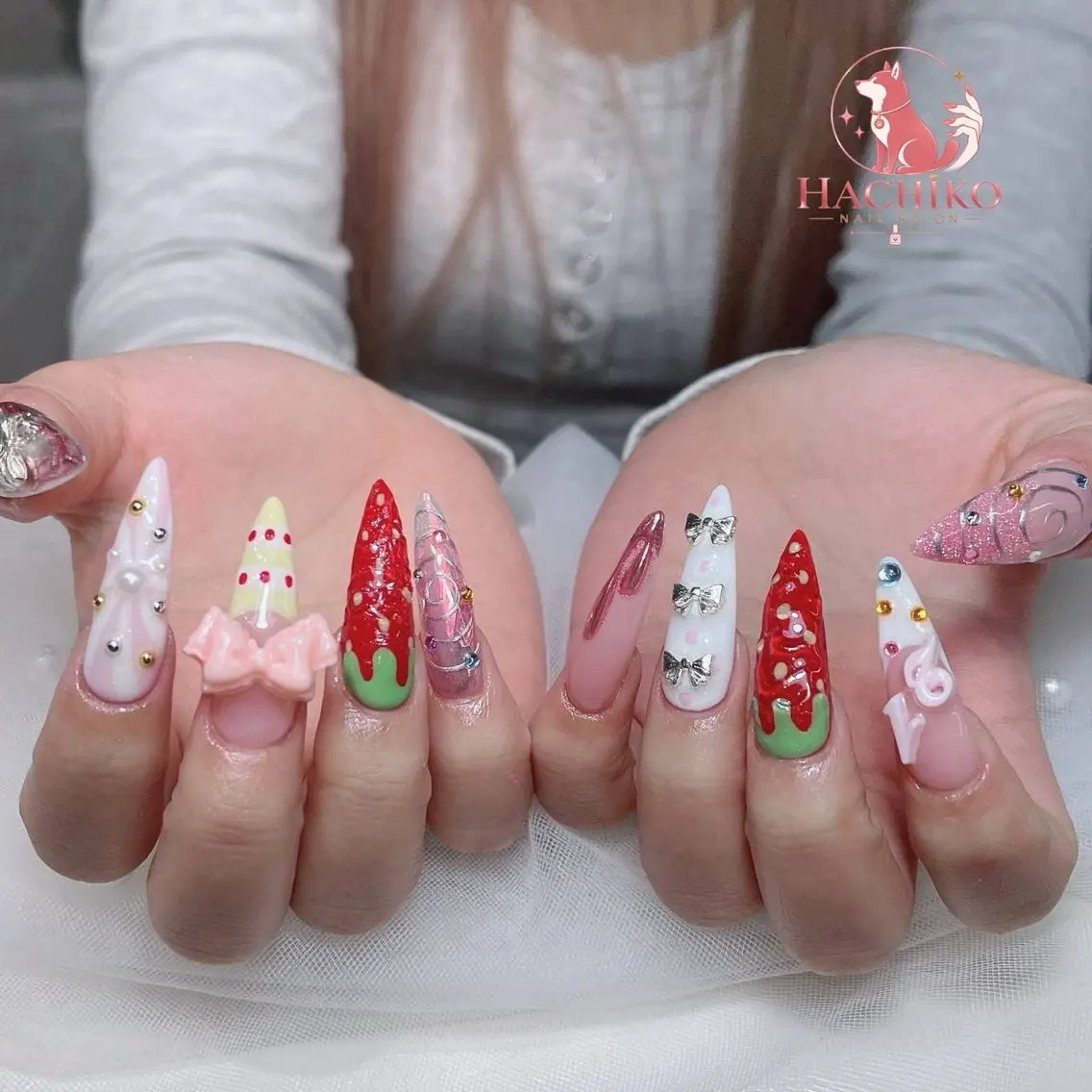 ネイル チークネイル クリアネイル ガーリー キラキラネイル 韓国ネイル ハンドネイル Hachiko Nail Salonのネイルデザイン