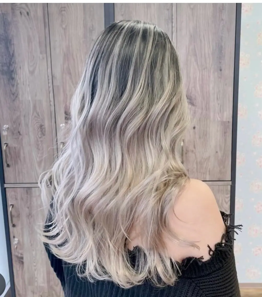 ロング カラー 新垣 杏凜のヘアスタイル