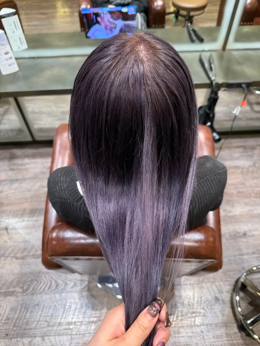 ロング カラー ベージュカラー ラベンダーカラー ピンクカラー カットパーマ3000 円/水曜日モデルのヘアスタイル