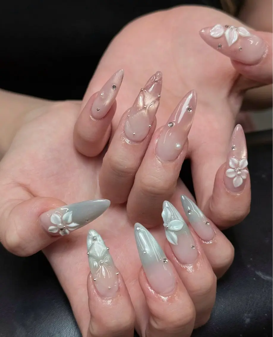 ネイル フラワーネイル ロングネイル 持ち込み シルバー Iconic Nailのネイルデザイン