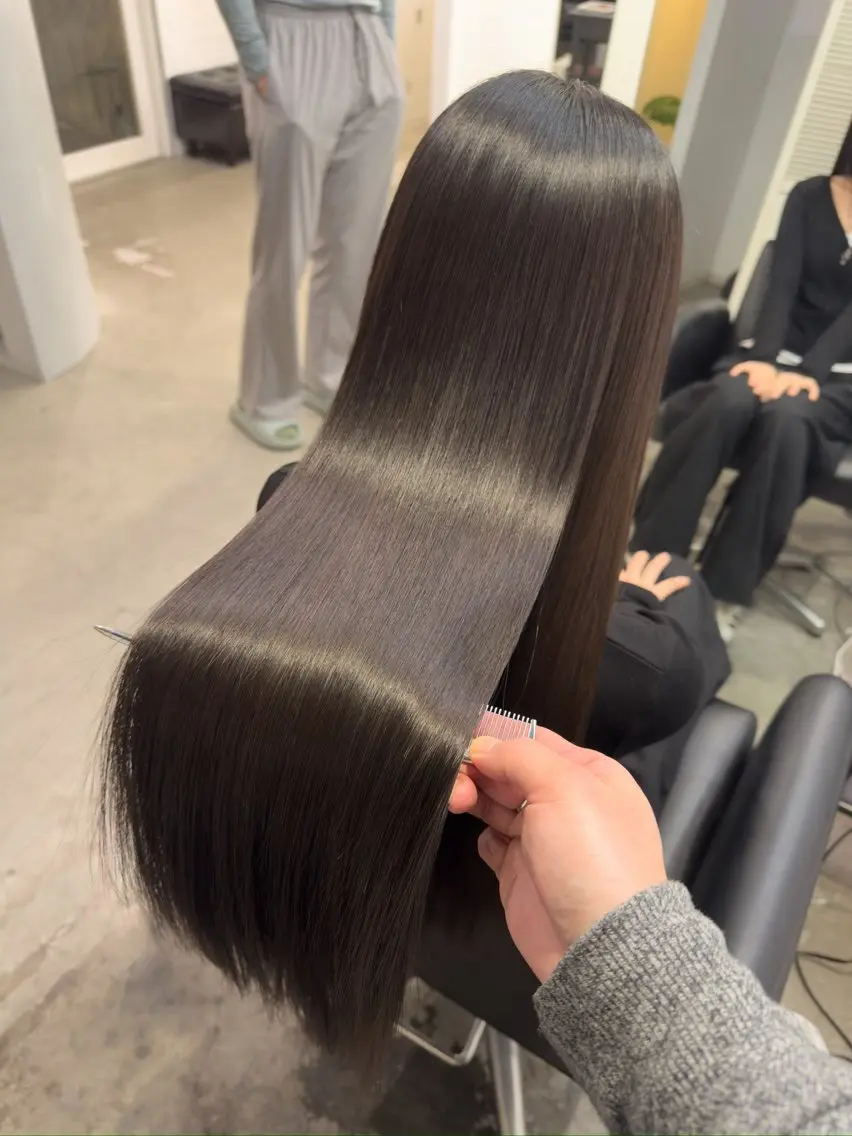 セミロング カラー トリートメント カット ヘアカラー トリートメント 柔らかくしなやかな 髪質改善　テラサカのヘアスタイル