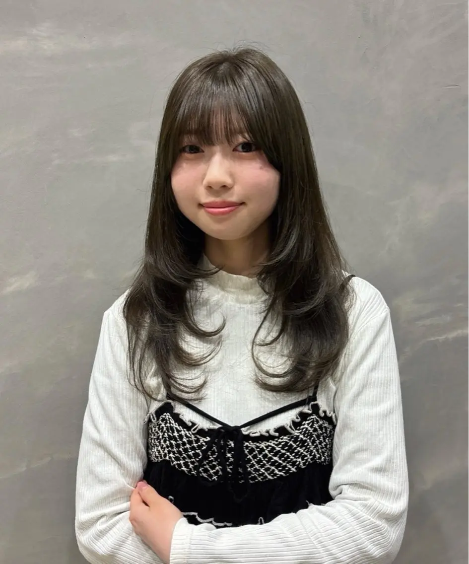 ロング 顔まわりレイヤー レイヤーカット カット ヘアカラー トリートメント "今"だけでない美髪 KOTOMIのヘアスタイル