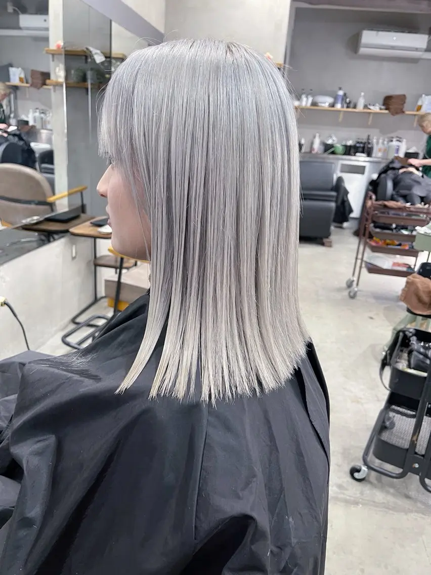 セミロング カラー ハイトーンカラー ヘアカラー トリートメント AiM 大名　似合わせカットのヘアスタイル
