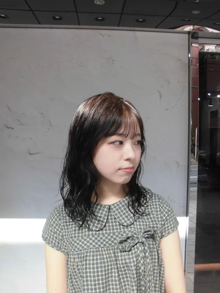 ミディアム カラー ブラウンカラー オリーブブラウン ヘアカラー トリートメント 三浦 瑠音のヘアスタイル