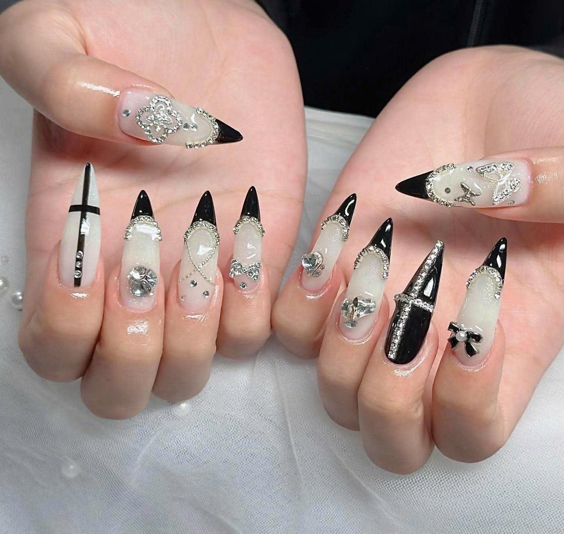 ネイル フレンチネイル ジェルネイル ハロウィン 韓国ネイル マグネットネイル ハンドネイル yuuna hbabynailのネイルデザイン