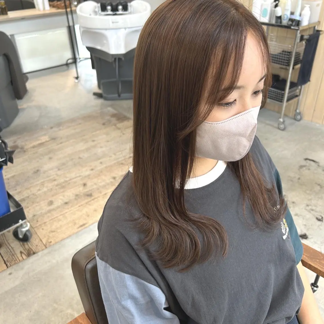 セミロング ヘアカラー 綿貫 美雪のヘアスタイル