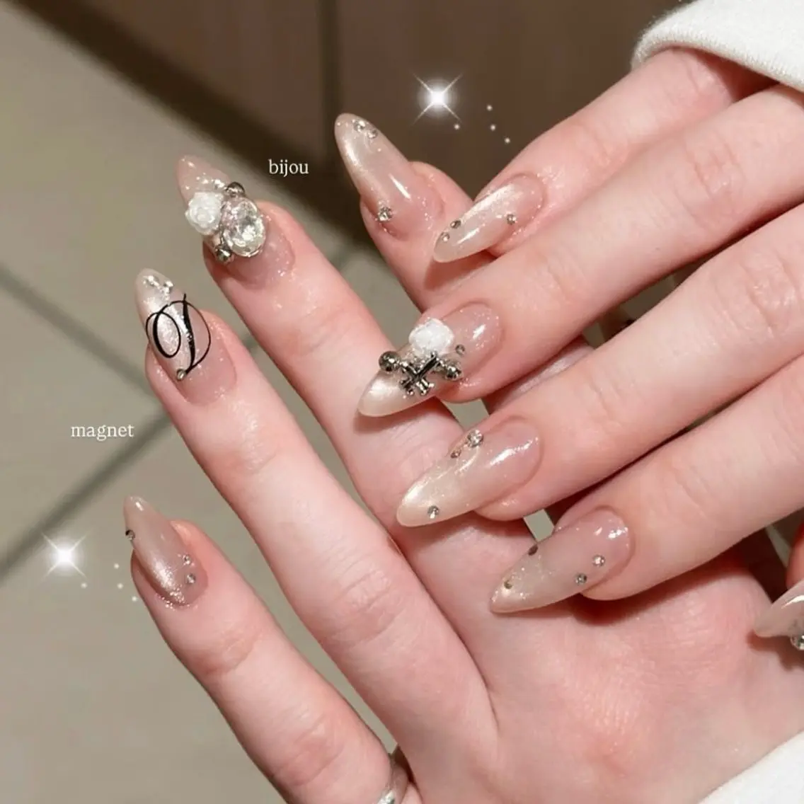 ネイル チークネイル ドット フットネイル フレンチネイル グラデーション ハンドネイル ハンドケア Nihonthy Nail 新宿のネイルデザイン