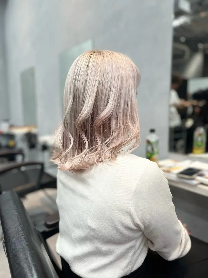 ミディアム カラー ブリーチ ピンクカラー ヘアカラー 🎀♥️推しカラー tomoka💜🍭のヘアスタイル