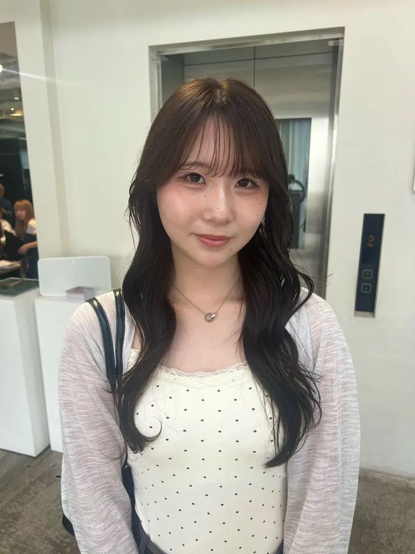 ロング カラー ベージュカラー ミント ミントベージュ レイヤーカット AmiLi HONOKAのヘアスタイル