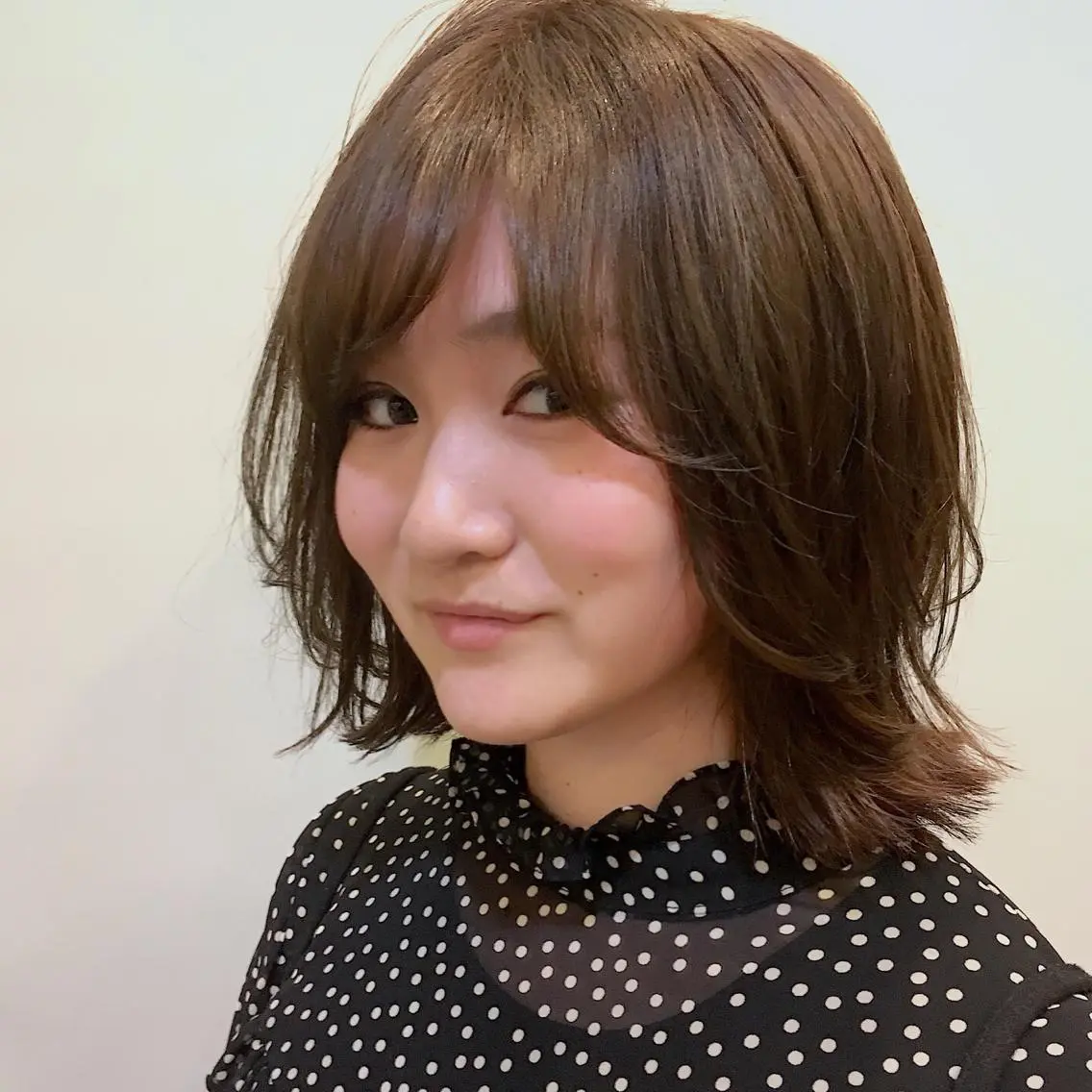 ミディアム カラー 切りっぱなしボブ アッシュ ボブ カット ヘアカラー トリートメント 山中 直輝のヘアスタイル
