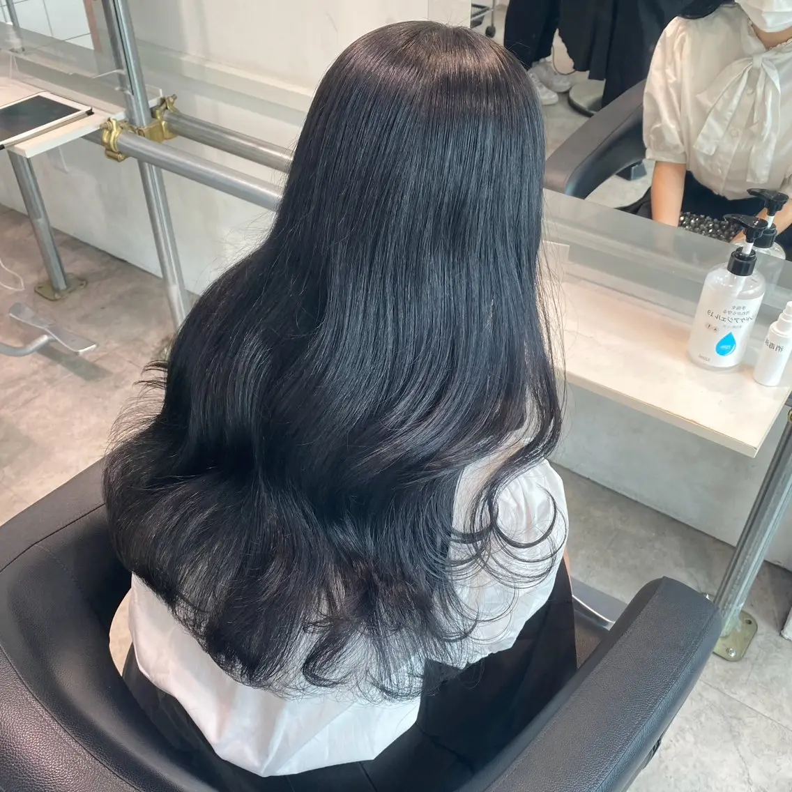 ロング カラー 黒髪 ブリーチ ネイビーカラー 💙ハイトーン韓国風 色白ヘア💙manaのヘアスタイル