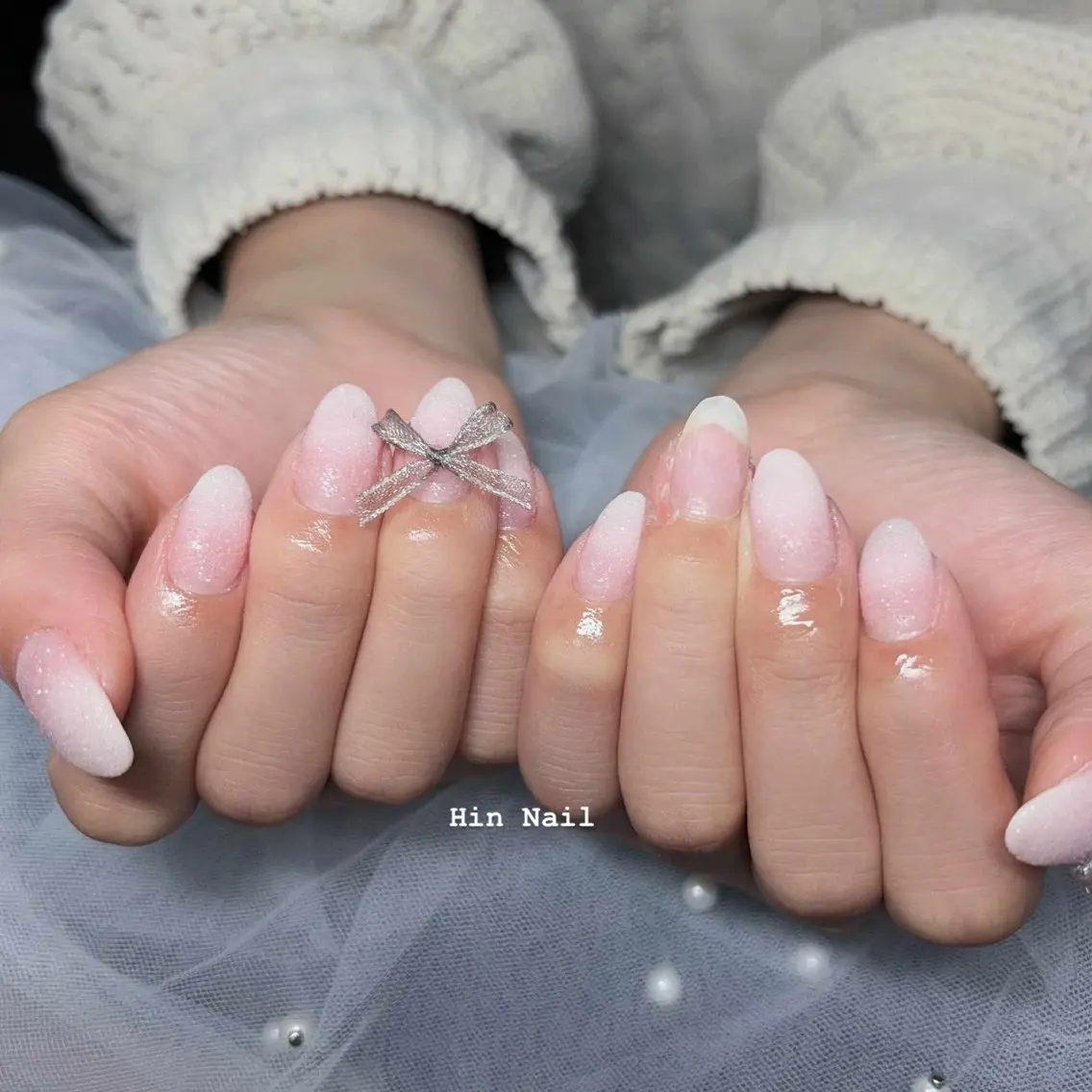 ネイル ボルドー チークネイル フレンチネイル グラデーション キラキラネイル ハンドネイル HIN NAILのネイルデザイン