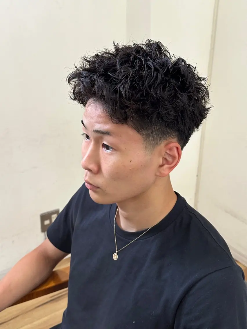 ショート パーマ メンズ フェードカット メンズパーマ カット パーマ 田村 龍輝のヘアスタイル
